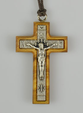 Pendentif Croix en Bois d'Olivier avec le Christ Argenté (pic 1)