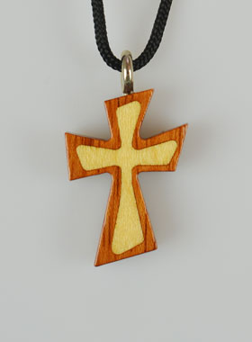 Pendentif Croix en Bois Vernis 2 Tons - 2.5 cm (pic 1)