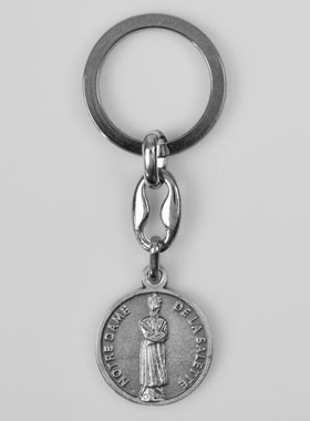 Porte-Clés de Notre Dame de la Salette Argenté avec Prière (pic 1)