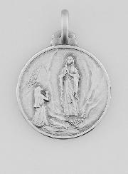 Médaille de Baptême Notre Dame de Lourdes en Argent Massif