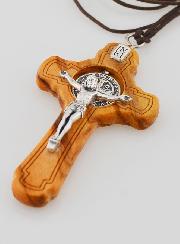 Croix de Saint Benoît en Bois d'Olivier Sculpté