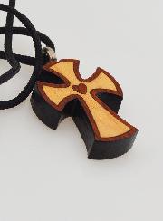 Pendentif Croix en Bois Coeur