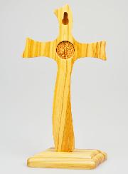 Croix de Saint Benoît en Bois d'Olivier sur Socle - 22cm