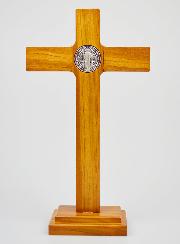 Croix de Saint Benoît en Bois sur Socle - 27cm