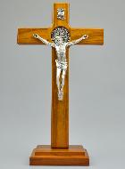 Crucifix de Saint Benoît en Bois sur Socle - 27cm