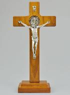 Croix de Saint Benoît en Bois Foncé sur Socle - 22cm