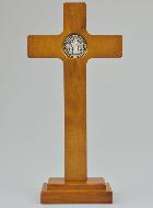 Croix de Saint Benoît en Bois Foncé sur Socle - 22cm