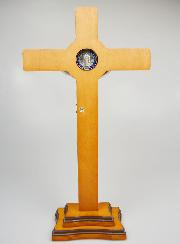 Grande Croix de Saint Benoît en Bois sur Socle - 53cm