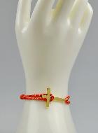 Bracelet avec Croix Dorée sur Cordon Rouge - Taille Femme
