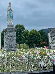 Un Bouquet de Fleurs pour Notre Dame de Lourdes