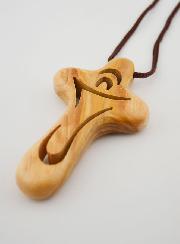 Pendentif Croix d'Aube Ajouré en Bois d'Olivier
