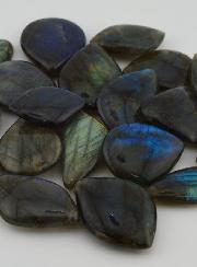 Pierre Naturelle de Labradorite Percé en Largeur