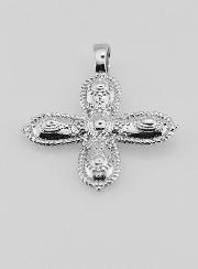 Pendentif Croix Carrée Relief Baroque - 2cm