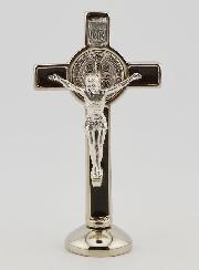 Croix de Saint Benoît Argenté sur Socle - Marron