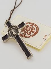 Pendentif Croix de Saint Benoit - Marron - 8cm