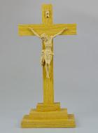 Crucifix du Christ en Bois Clair sur Socle - 26 cm